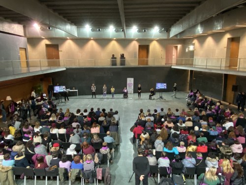 Acto en el Parlamento durante la lectura del Manifiesto