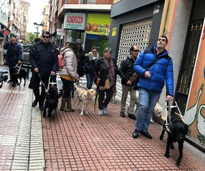 El grupo en su paseo por el barrio de Las Delicias