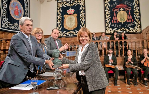 Paola del Río recoge el galardón en Alcalá de Henares