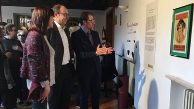 Recorriendo la exposición edicaa a Bambalinas