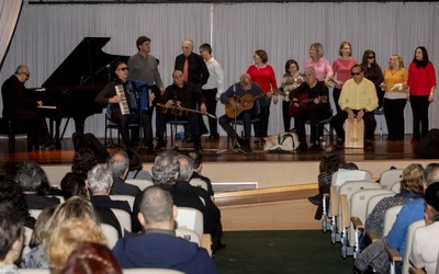 Grupo de músicos en el escenario