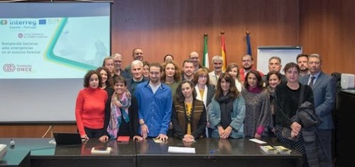 Foto de familia de los participantes en la jornada
