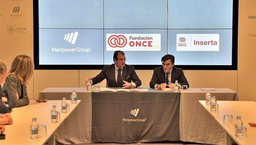 Grijalba (a la izquierda) y Alberto Durán en la mesa del acto de firma del convenio 