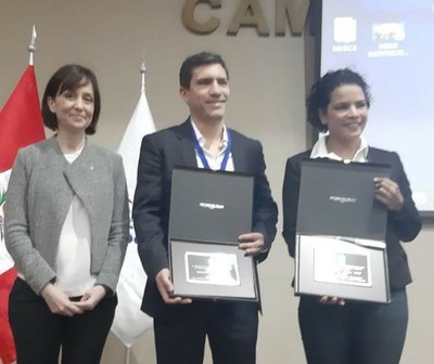 Momento de la entrega del premio