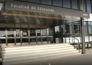 Fachada de la Facultad de Educación de la UNED