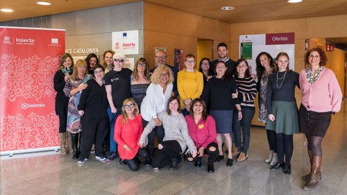Foto de familia de las participantes en el curso