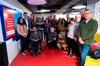Foto de familia de los participantes en el curso en Madrid, junto a las representantes de Inserta y Fundación Vodafone