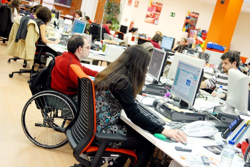 Jóvenes con discapacidad realizan prácticas laborales en la Agencia de Noticias Servimedia