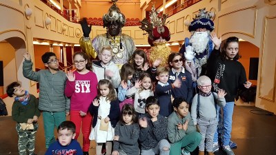 Niños y niñas almerienses con los Reyes Magos