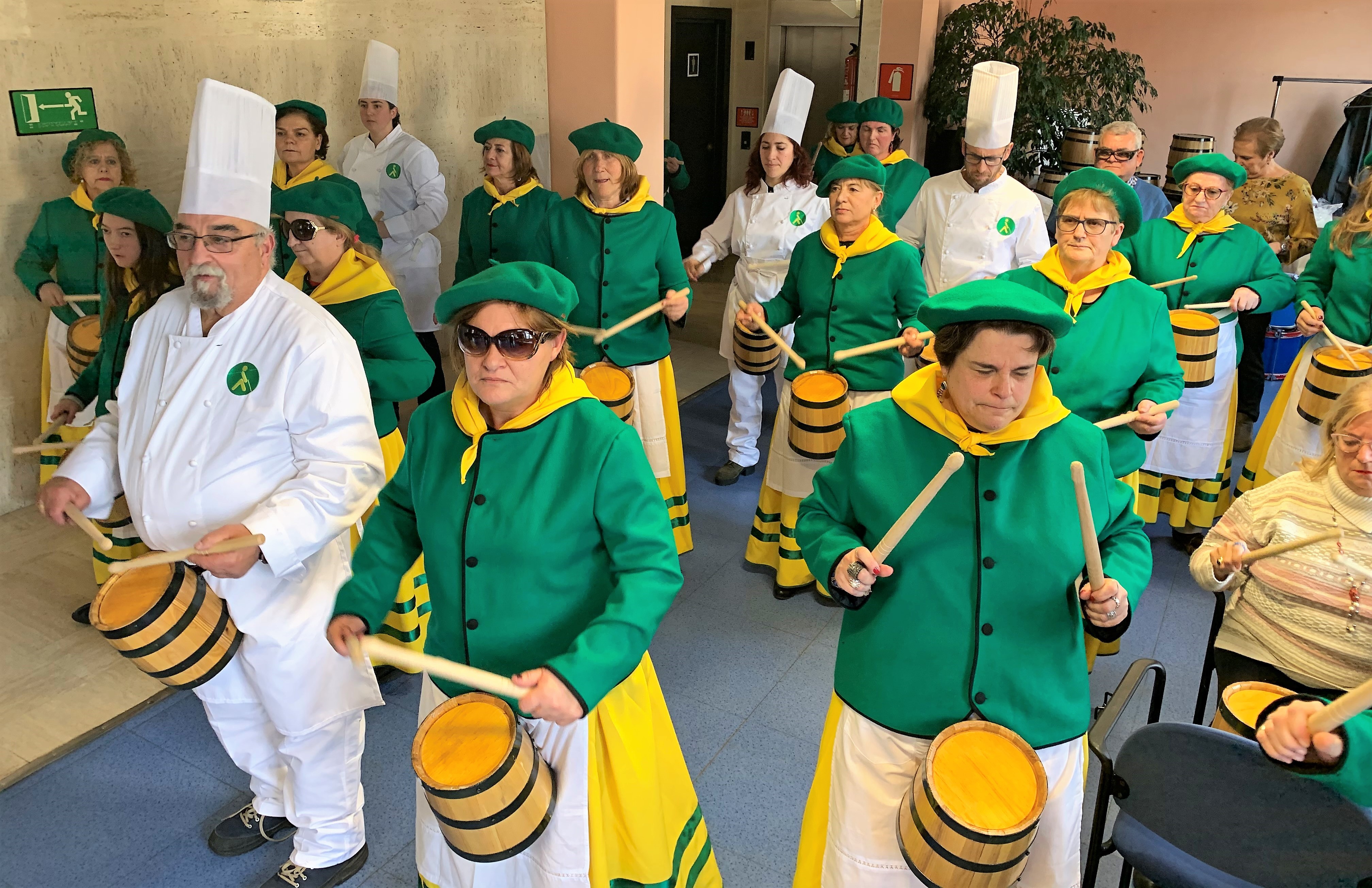 Nuestros compañeros, ensayando en la sede de la ONCE en San Sebastián
