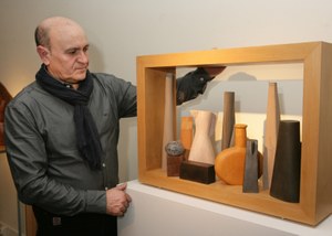 Tomás Garcia en la inaguración de su exposición en el Museo Tiflológico