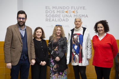 Presentación de "El mundo fluye" en Velez Málaga. Foto de familia