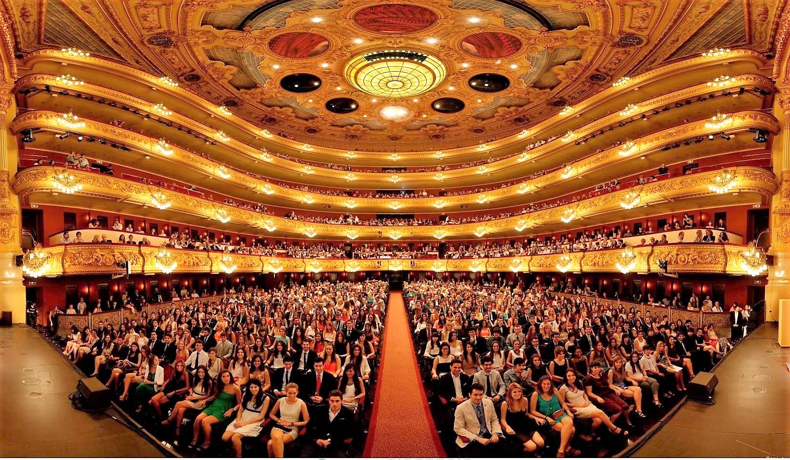 Espectacular vista, con ojo de pez, de la platea, palcos y techo del Liceu