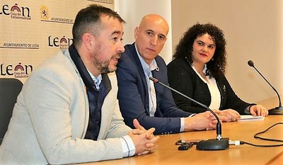 De izquierda a derecha, Juan Francisco Martín, José Antonio Díez y Vera López presentan la campaña