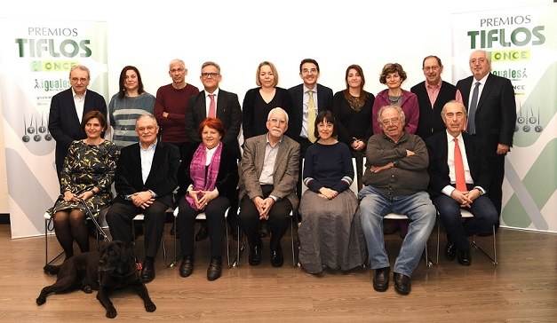 Foto de familia de los jurados completos de los Premios Tiflos