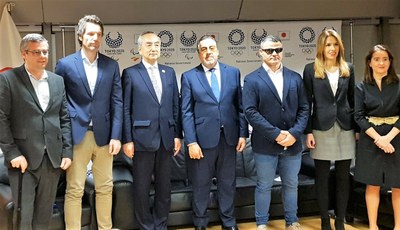 Foto de familia de los participantes en el acto