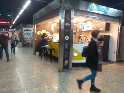 Nuevo punto de venta de Ilunion Retail instalado en el intercambiador madrileño de Nuevos Ministerios