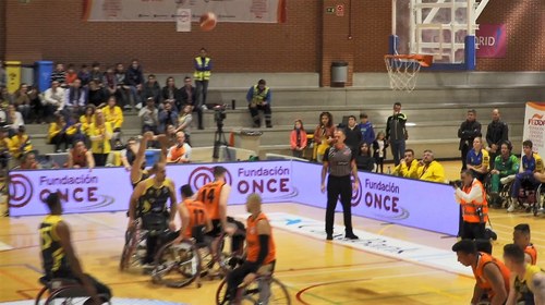 Un ataque del Ilunion sobre la defensa del Amiab Albacete
