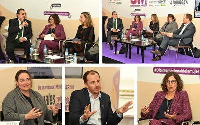 Arriba mesa de debate con Miguel Carballeda. Abajo, de izda a dcha, Patricia Such, Íñigo Larraya y Teresa Quirós