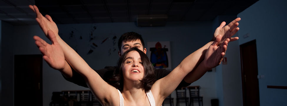 Dos bailarines con sindrome de down de Danza mobile