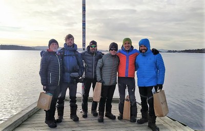 En el muelle, a punto de embarcar hacia la zona de hielos