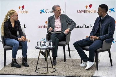 Iglesias y Ortega conversan con González-Huesa en el centro