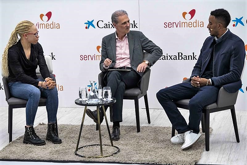 Iglesias y Ortega conversan con González-Huesa en el centro