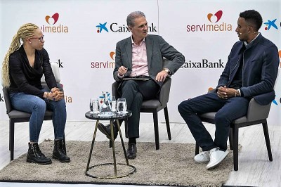 Iglesias y Ortega conversan con González-Huesa en el centro