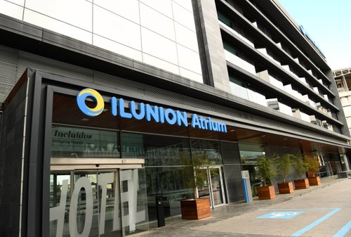 Fachada del Hotel Ilunion Atrium