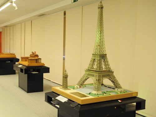Maqueta de la Torre Eiffel en el Museo Tiflológico