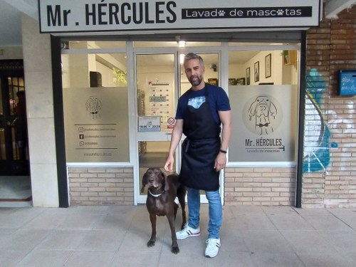Jesús Martín con su perro Hércules