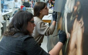 Estudiantes becados por el programa Iberdrola en el Museo de Bilbao