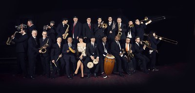 La big band al completo: Martínez Pan es el tercero por la derecha en la fila de abajo