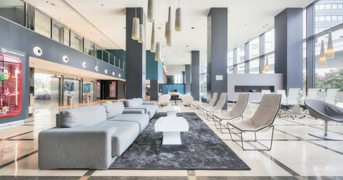 Hall principal del hotel Ilunion Aqua, en Valencia