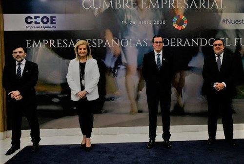 Los intervinientes en el acto junto a Alberto Durán (vicepresidente de la ONCE), a la izquierda, que acompañó a Carballeda