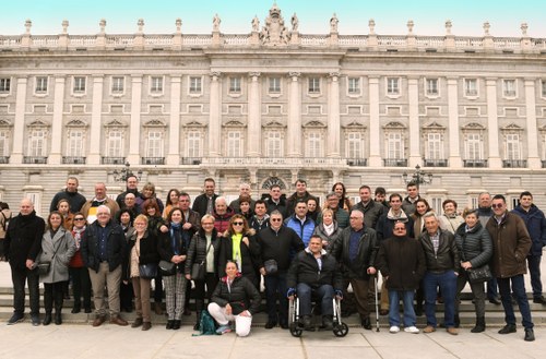 Los galardonados en febrero pasado posan durante su visita a Madrid, ante el Palacio de Oriente