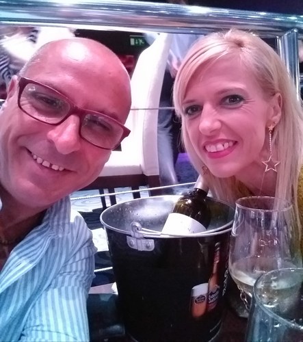 Pepe y Jessica son una pareja feliz de agentes vendedores del cupón de la ONCE
