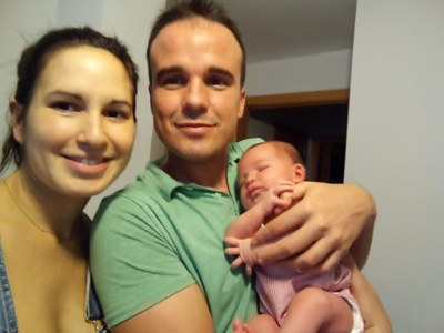La joven pareja con su hijo David