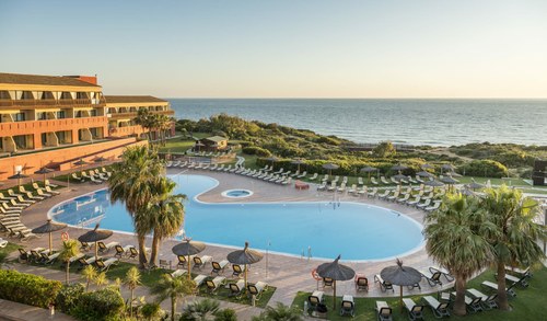 Ilunion Calas de Conil, uno de los establecimientos abiertos este verano