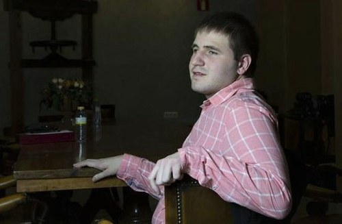 Héctor Melero, en su casa, tras conocer la noticia de su aprobado