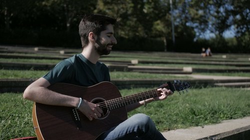 Javivy García, con su guitarra