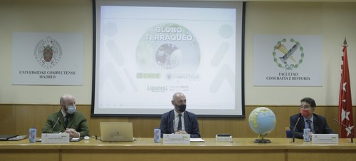 El responsable de la ONCE, Andrés Ramos, a la derecha, junto a los responsables universitarios en la presentación de la herramienta