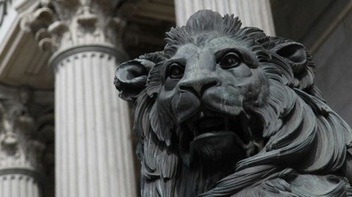 Cabeza de uno de los leones del Congreso de los Diputados