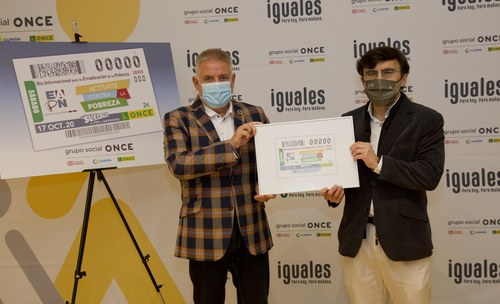 Susías y Alberto Durán muestran el cupón dedicado