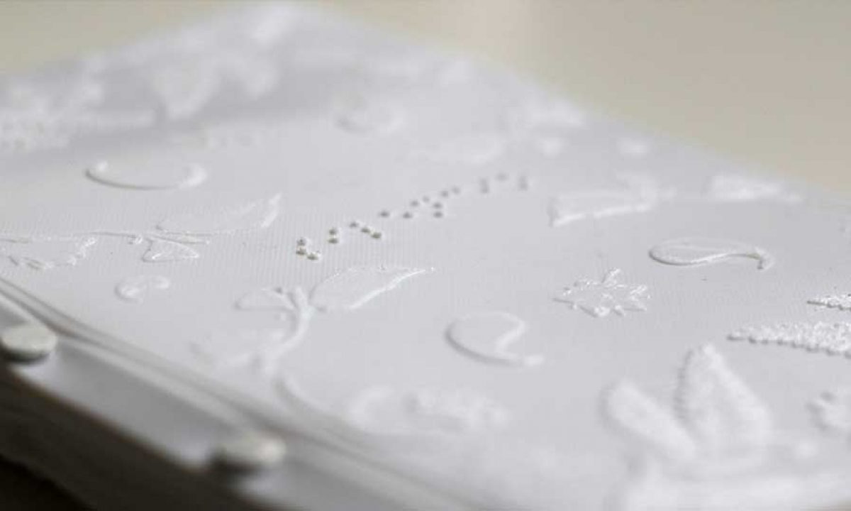 Una de las páginas en relieve del libro en 3D 'Silencio'
