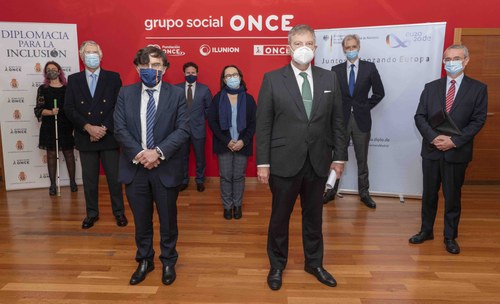 Foto de familia del encuentro Diplomacia para la Inclusión