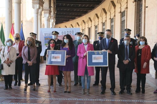 Acto de presentación del cupón celebrado en la Plaza de España del parque sevillano de María Luisa