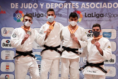 DEP-Sergio Ibáñez (dcha del todo) en el podium 2.jpg