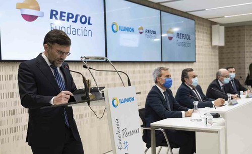 Responsables de Ilunion y de Repsol durante la presentación del acuerdo en la sede Torre Ilunion