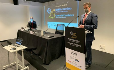 Alcalde durante la presentación de la XXV Carrera de Cascabeles ON LINE de Vitoria- Gasteiz
